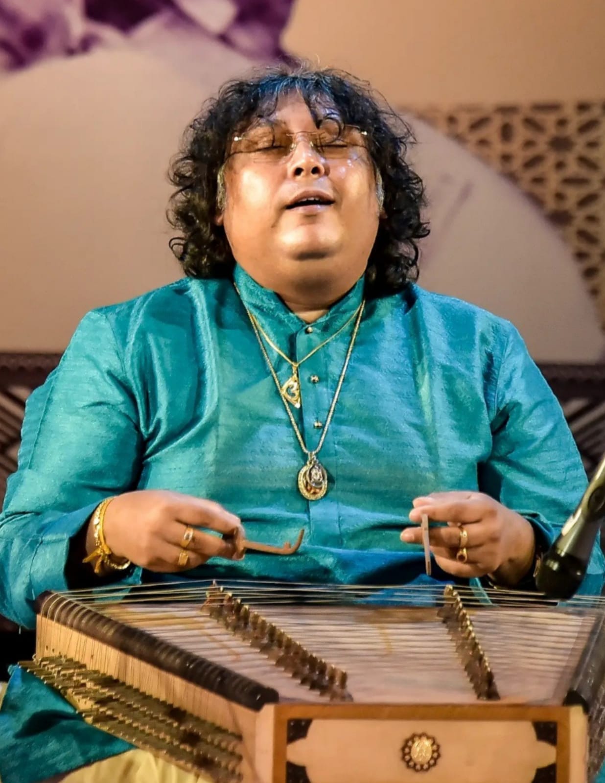 <strong>PANDIT DISHARI CHAKRABORTY |  VERSATILE MUSICIAN | EDUCATOR | RESEARCHER| MUSIC DIRECTOR | FILMMAKER</strong>