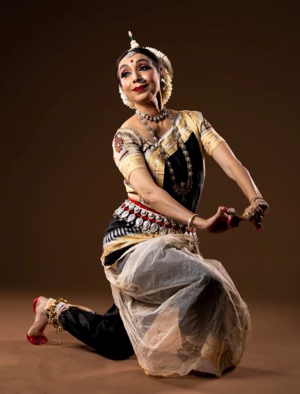 <strong>SHARMILA MUKERJEE – ODISSI’S ETERNAL FLOW OF GRACE</strong>